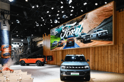 第一车”以宽敞空间解锁全场景露营新体验新葡京娱乐城福特智趣烈马：“升顶露营(图2)