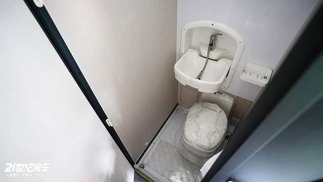 汽大通新途远界长续航混动B型房车澳门新葡