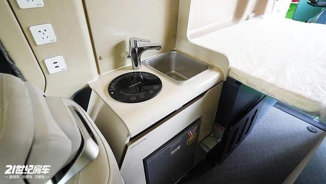 汽大通新途远界长续航混动B型房车澳门新葡京app告别里程焦虑！上(图2)