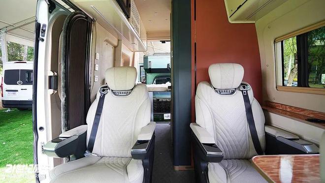 汽大通新途远界长续航混动B型房车澳门新葡京app告别里程焦虑！上(图7)