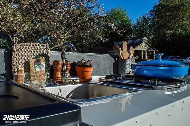 ll Boy 越野拖挂高顶+全铝+强越野！新葡京探险党终极选择！Mammoth Ta(图9)